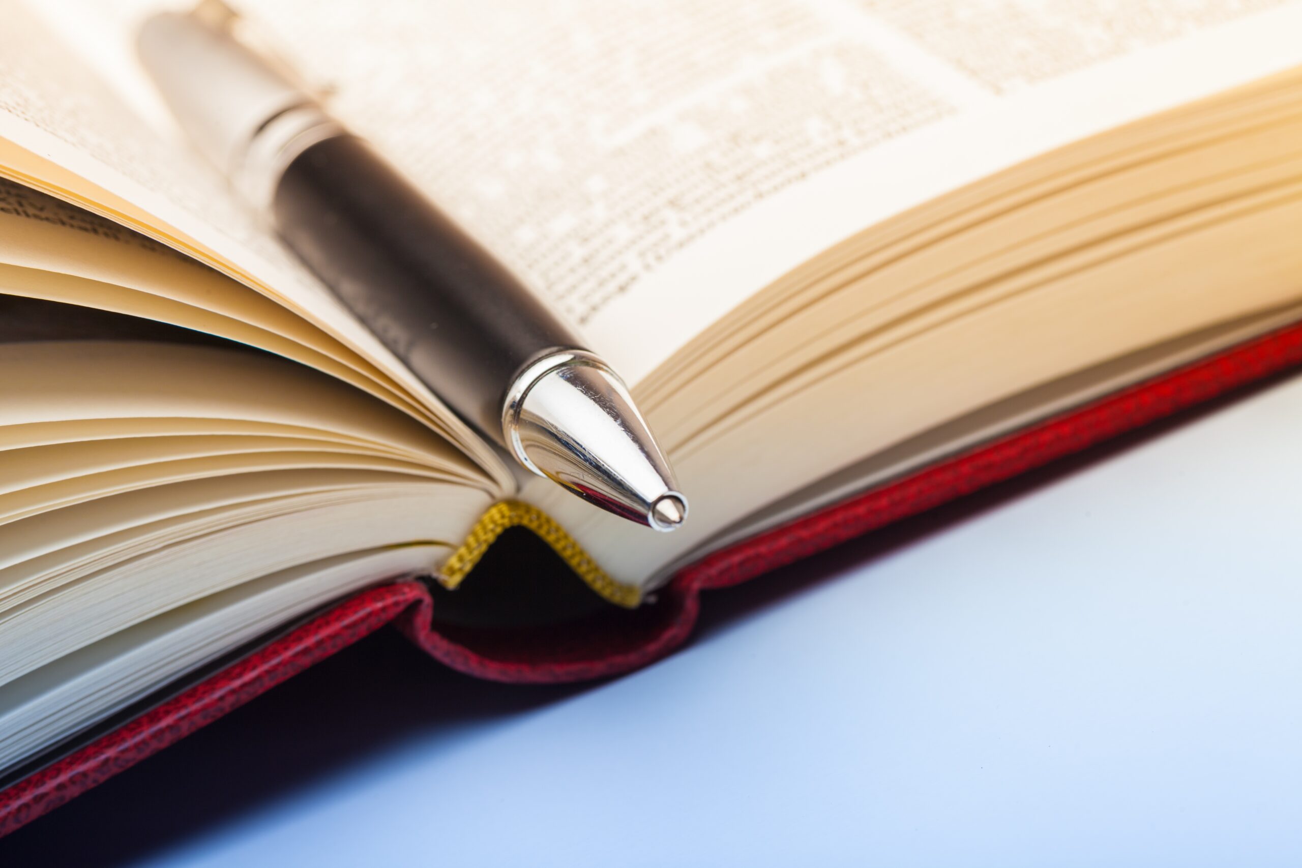 Open book pen close up scaled